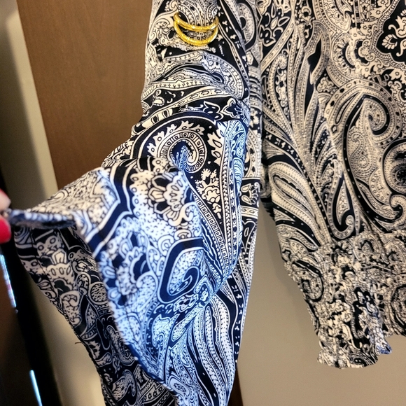 Michael Kors Blouse. - Picture 4 of 16